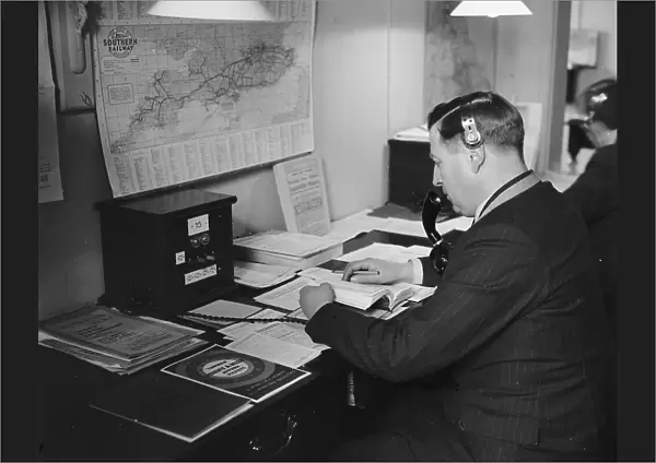 Telephone enquiry exchange at London Bridge Station, 1934