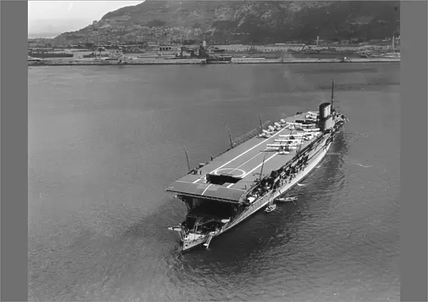 HMS Courageous, 1932