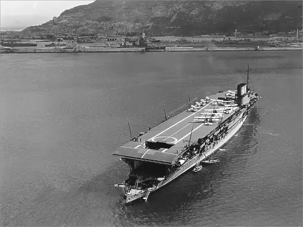 HMS Courageous, 1932