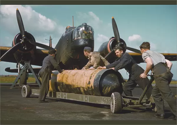 Vickers Wellington and 4000 lb bomb