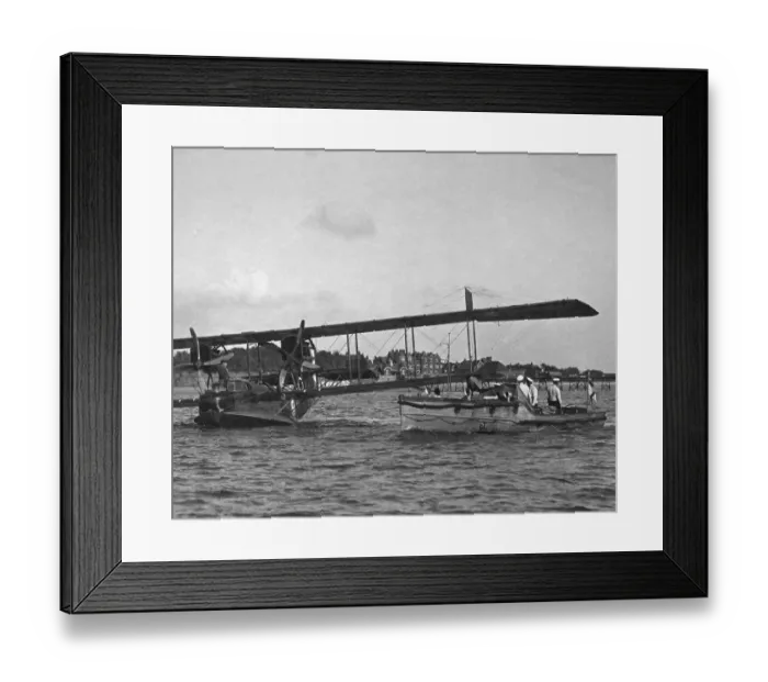 Framed Print : The ground crew'approach a flying boat, 1918