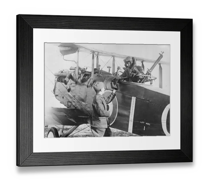 Framed Print : The observer of an Airco DH. 4 is handed a magazine of photographic plates