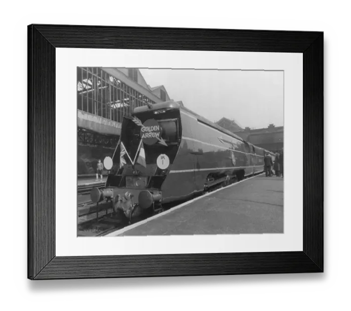 Framed Print : The Golden Arrow at Victoria Station Framed Print : The Golden Arrow at Victoria Station