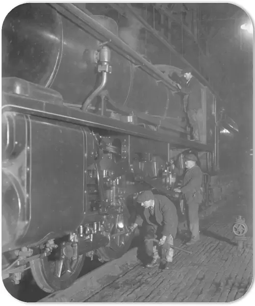 Overhauling a King Arthur engine at Nine Elms, 1925