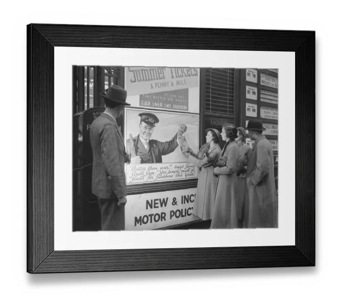 Framed Print : Waterloo Station, 3 May 1933 Framed Print : Waterloo Station, 3 May 1933