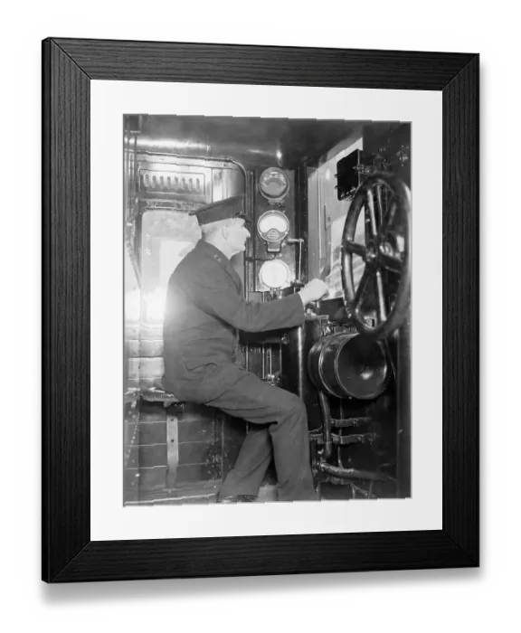 Framed Print : Brighton electric experimental train, 17 November 1931 Framed Print : Brighton electric experimental train, 17 November 1931