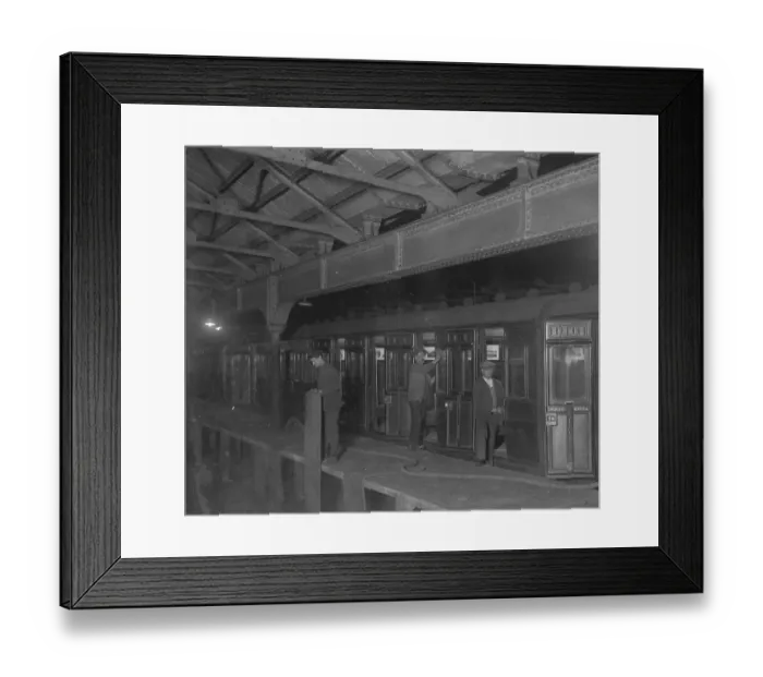 Framed Print : Carriage cleaning, Wimbledon Park 1926