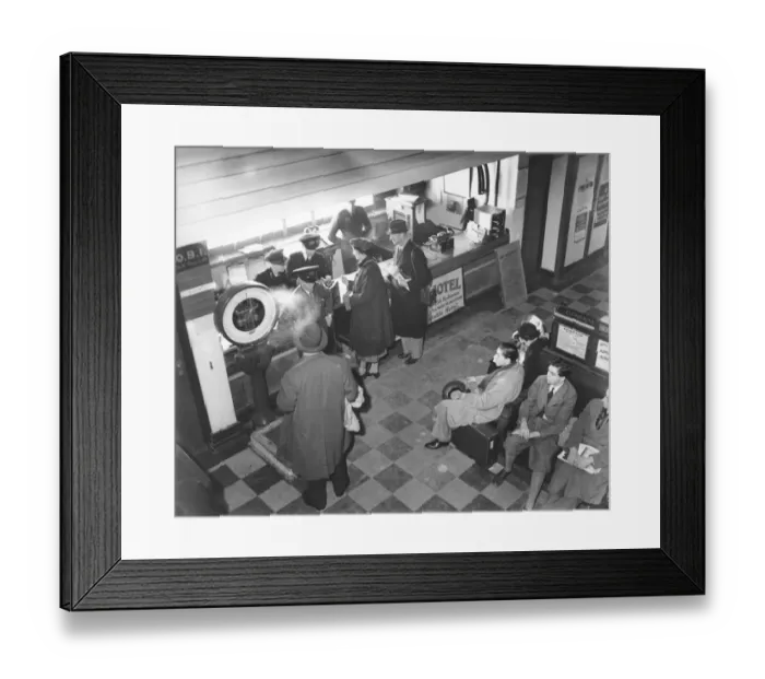 Framed Print : Passengers awaiting flight, Shoreham, 1940 Framed Print : Passengers awaiting flight, Shoreham, 1940