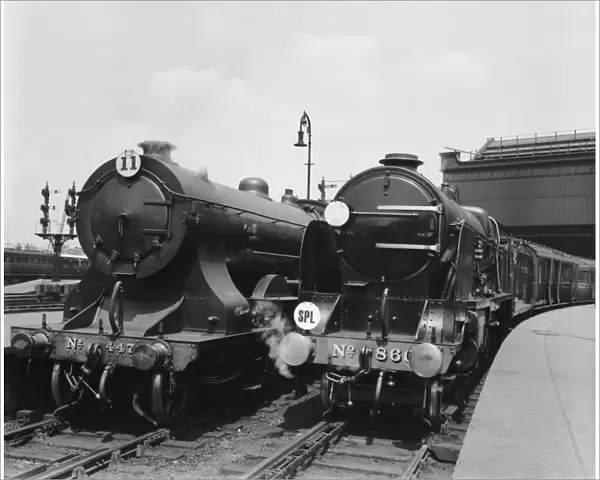 Lord Hawke. Southern Railway 4-6-0 Lord Nelson Class 860 Lord Hawke at Waterloo Station