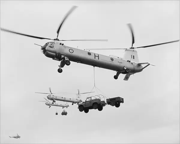 Westland Belvedere. Bristol Belvedere HC.1 helicopters of 66 Squadron lifting loads, 1961