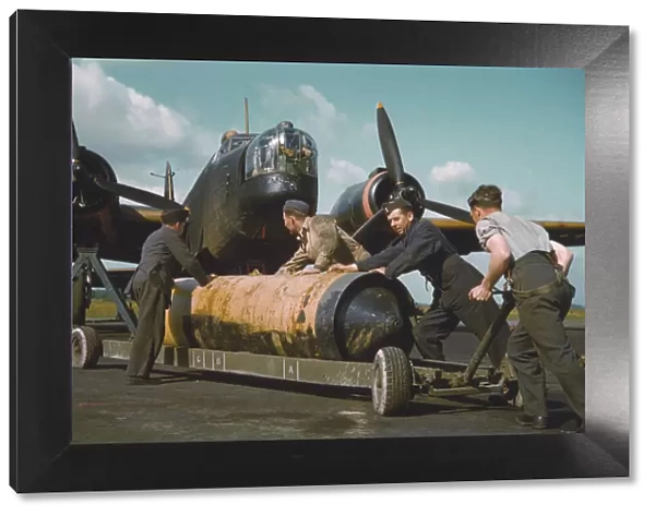 Vickers Wellington and 4000 lb bomb