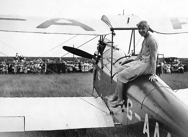 Amy Johnson with her De Havilland Gipsy Moth Jason