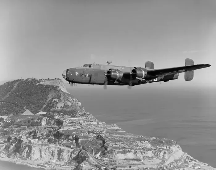 Framed Print : Handley Page Halifax Met. 6 Framed Print : Handley Page Halifax Met. 6
