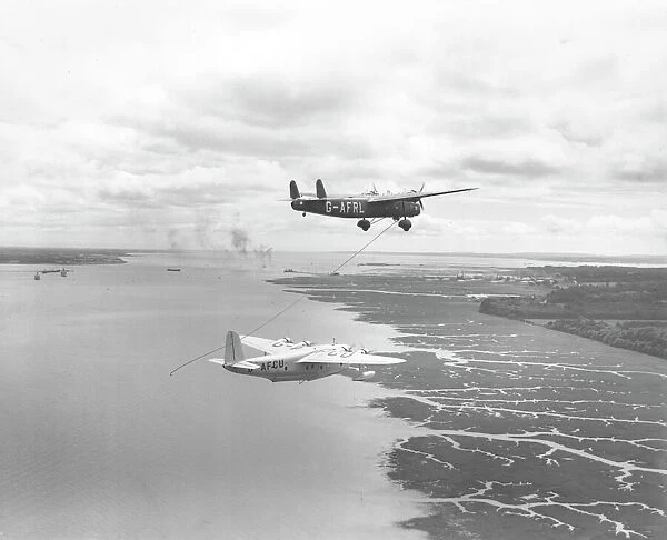 Handley Page Harrow about to refuel a Short 'C' Class flying boat