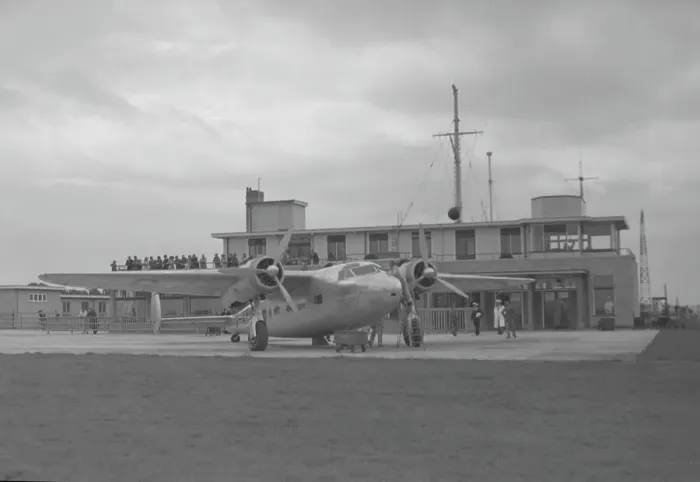Framed Print : De Havilland Flamingo at Jersey Airport, 1939 Framed Print : De Havilland Flamingo at Jersey Airport, 1939