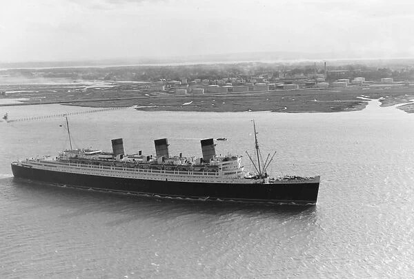 SS Queen Mary. The liner SS Queen Mary passing Fawley oil refinery on her