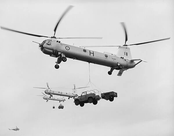 Westland Belvedere. Bristol Belvedere HC.1 helicopters of 66 Squadron lifting loads, 1961