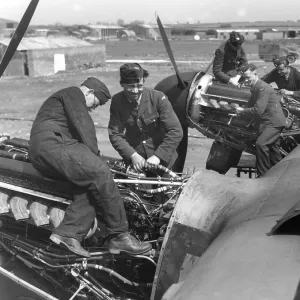 Engine fitters at work, RAF Bottesford 1942