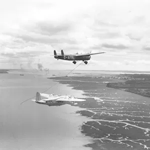 Handley Page Harrow about to refuel a Short "C"Class flying boat
