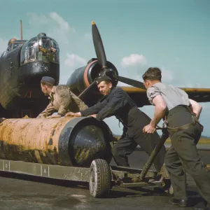 Vickers Wellington and 4000 lb bomb