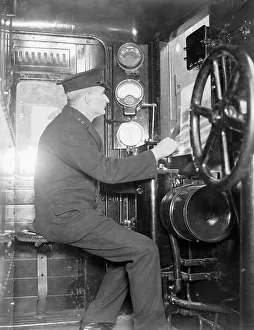 Images Dated 15th May 2009: Brighton electric experimental train, 17 November 1931