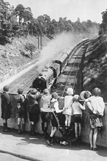 Images Dated 26th September 2008: Children watching the Atlantic Coast Express