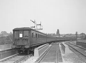 Images Dated 15th May 2009: Electric signals on Wimbledon-Sutton line, 1930