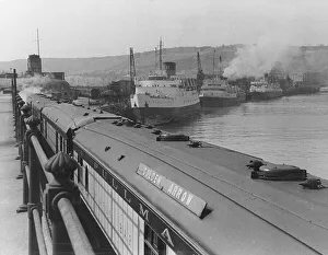 Railways Gallery: The Golden Arrow at Dover Harbour