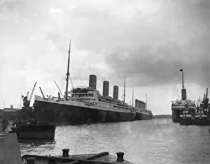 Ships Collection: Olympic and Majestic at Southampton