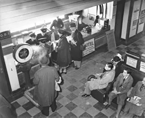 : Passengers awaiting flight, Shoreham, 1940