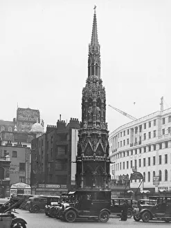 The replica of the Charing Cross in the station forecourt